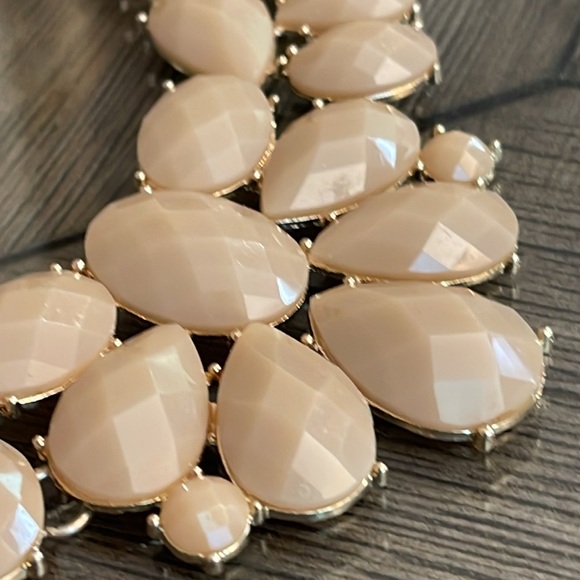 Boutique Style Taupe - Tan Gem Statement Necklace - Picture 13 of 16